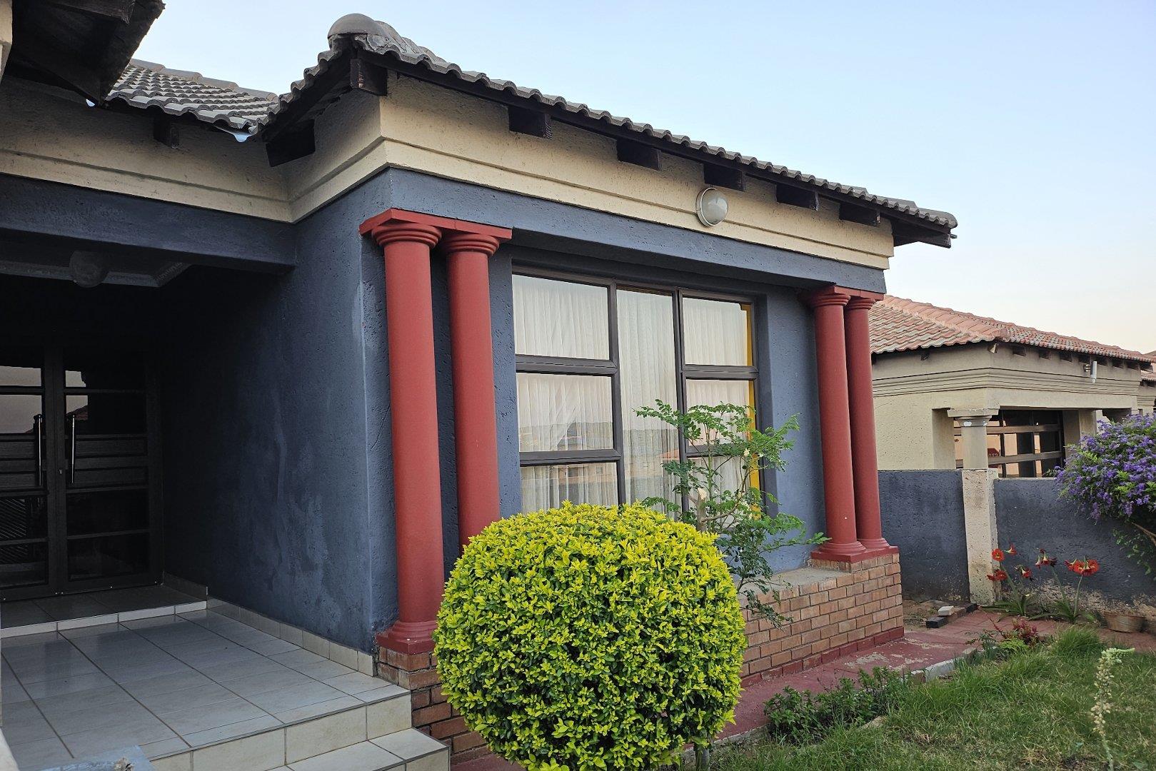 3 Bedroom House for sale in Woodhill Estate P24113500644