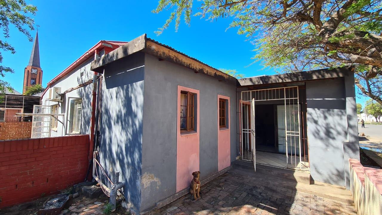 3 Bedroom House for sale in Kimberley North P24113502324