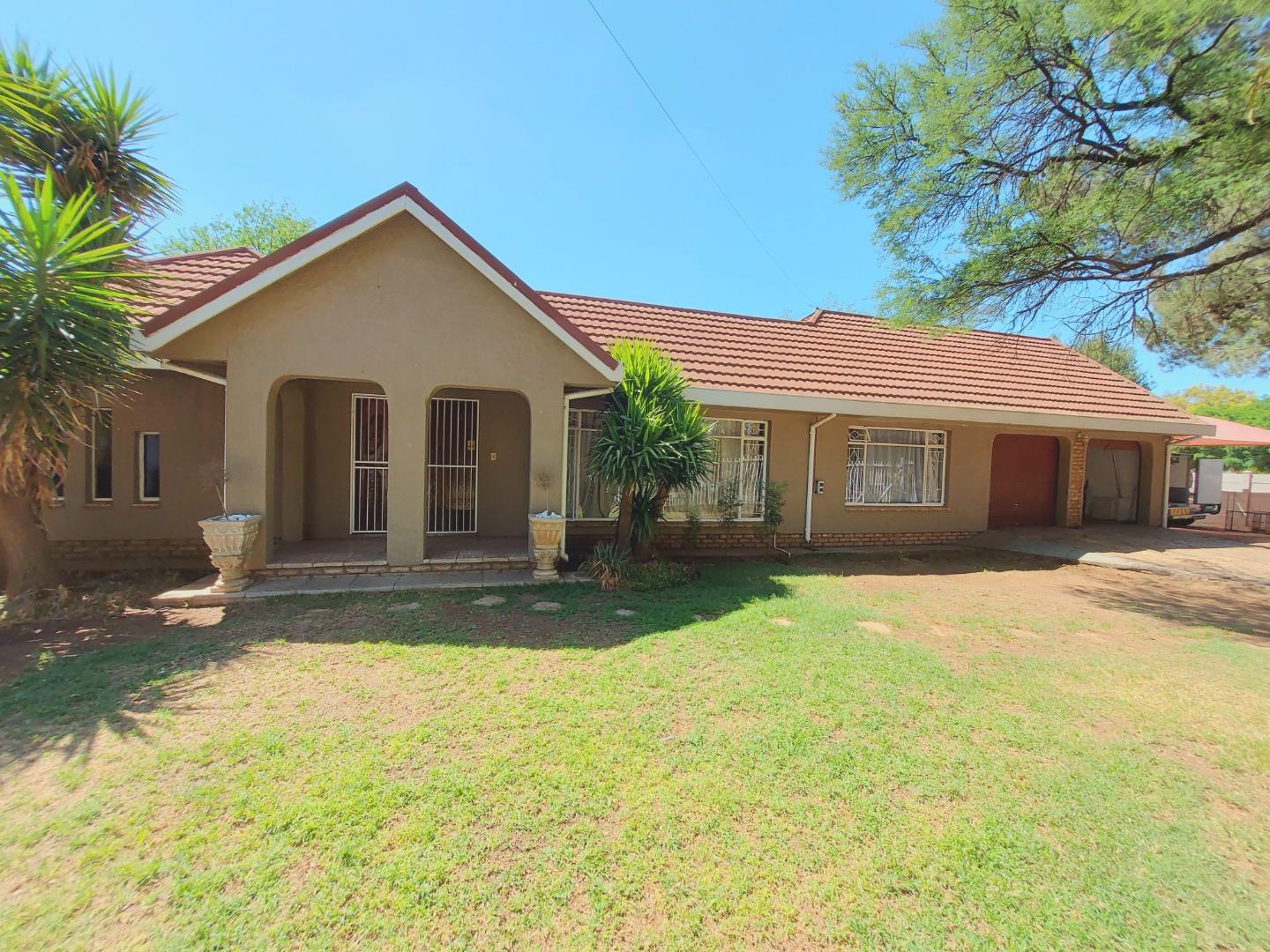 3 Bedroom House for sale in Lichtenburg P24113502571