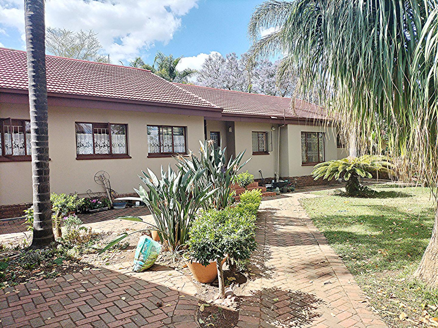 4 Bedroom House for sale in Capricorn P24113503080