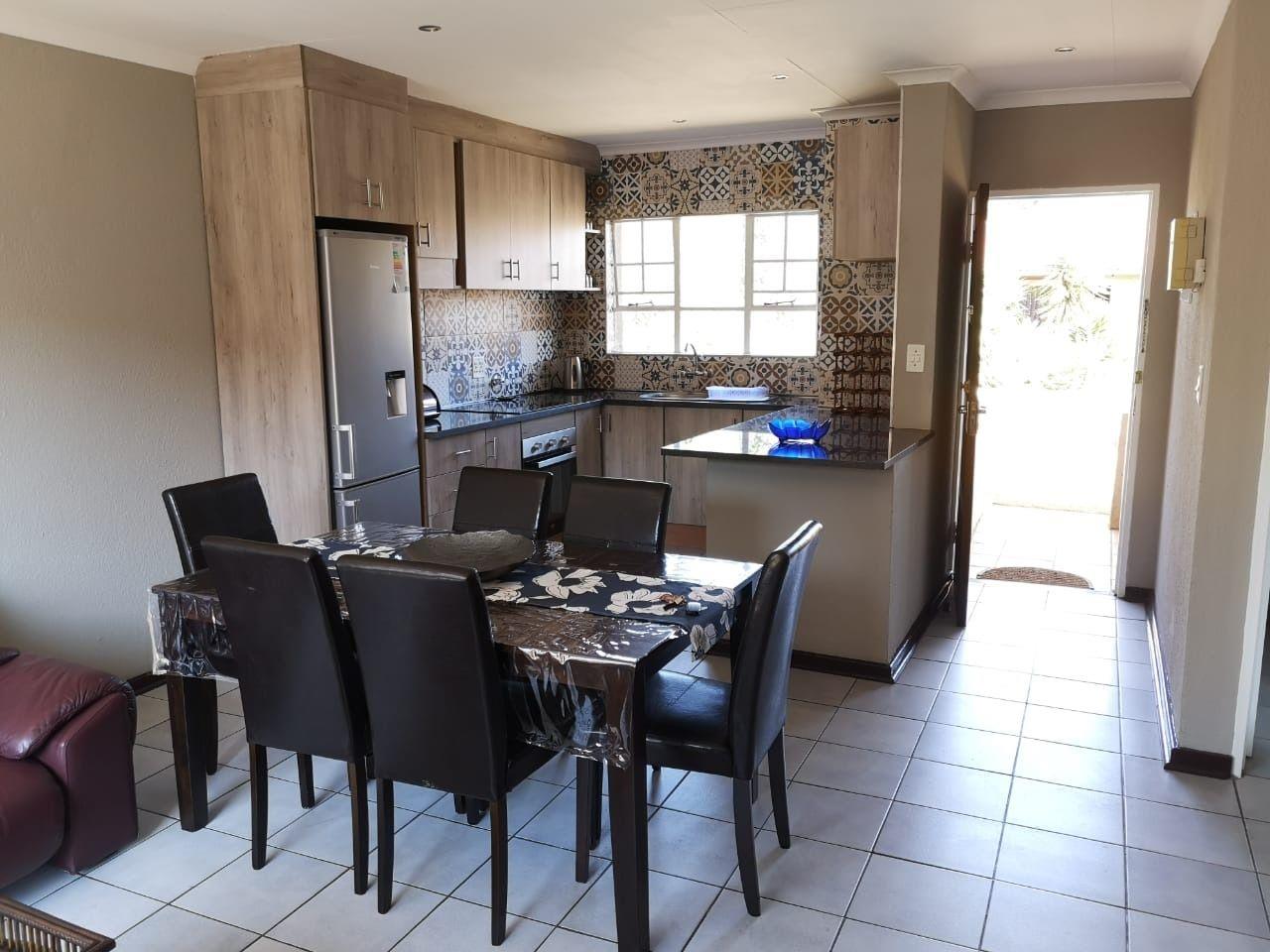 2 Bedroom Apartment / flat for sale in Lakefield 10 Sunny Road P24