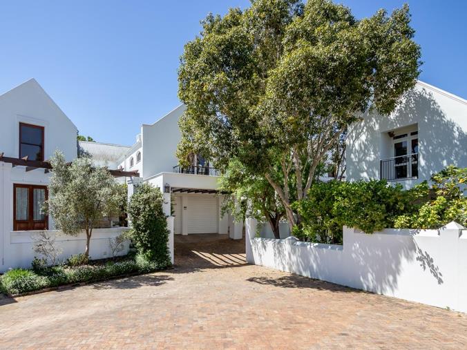 3 Bedroom House for Sale in De Zalze Winelands Golf Estate