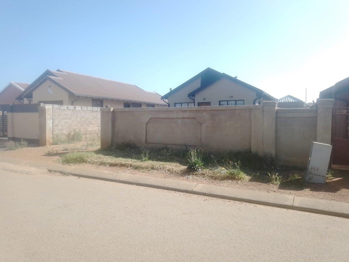 2 Bedroom House for sale in Lakeside P24113505356