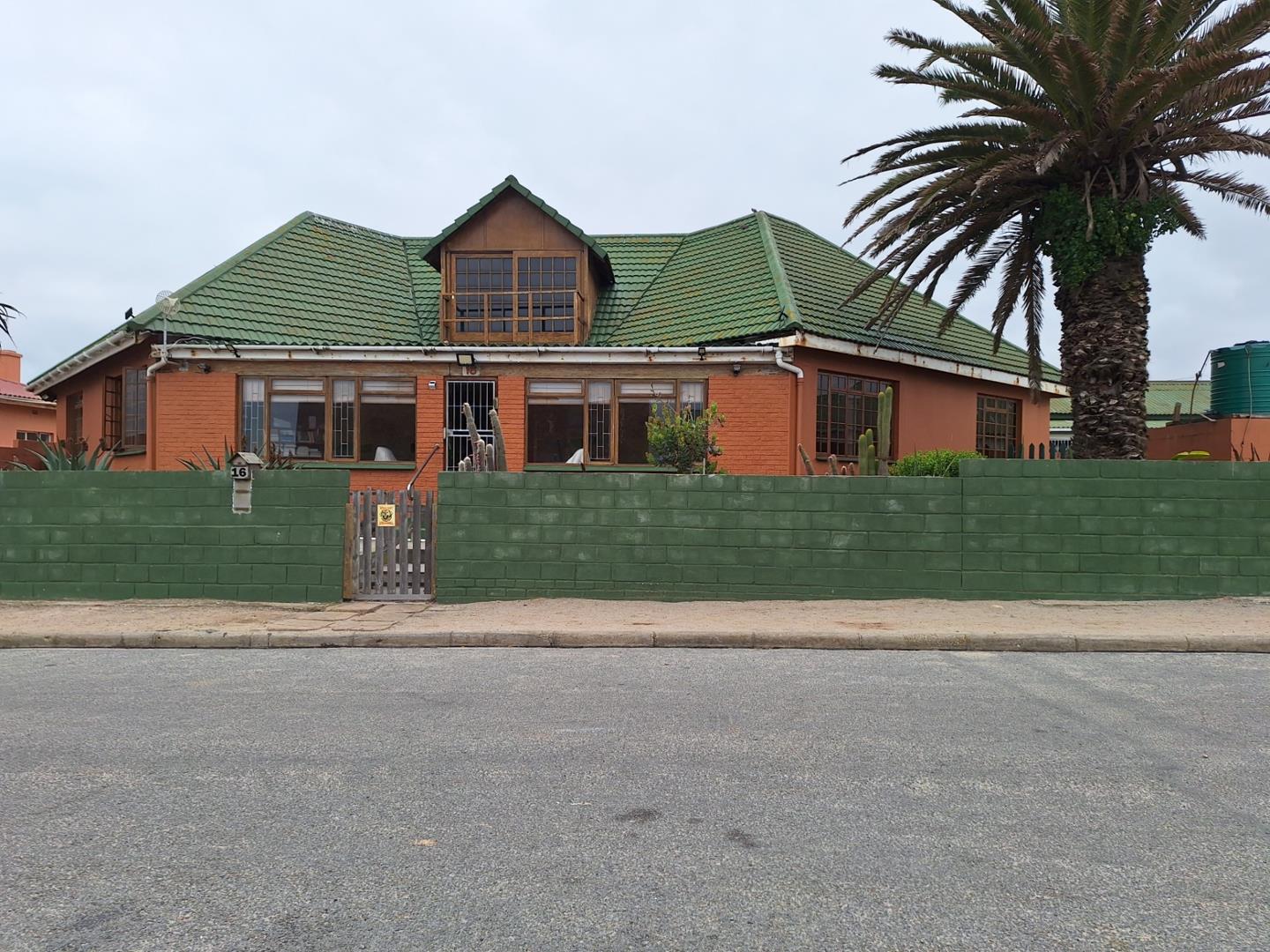 3 Bedroom House for sale in Lamberts Bay 16 Kerk Straat P24113506957