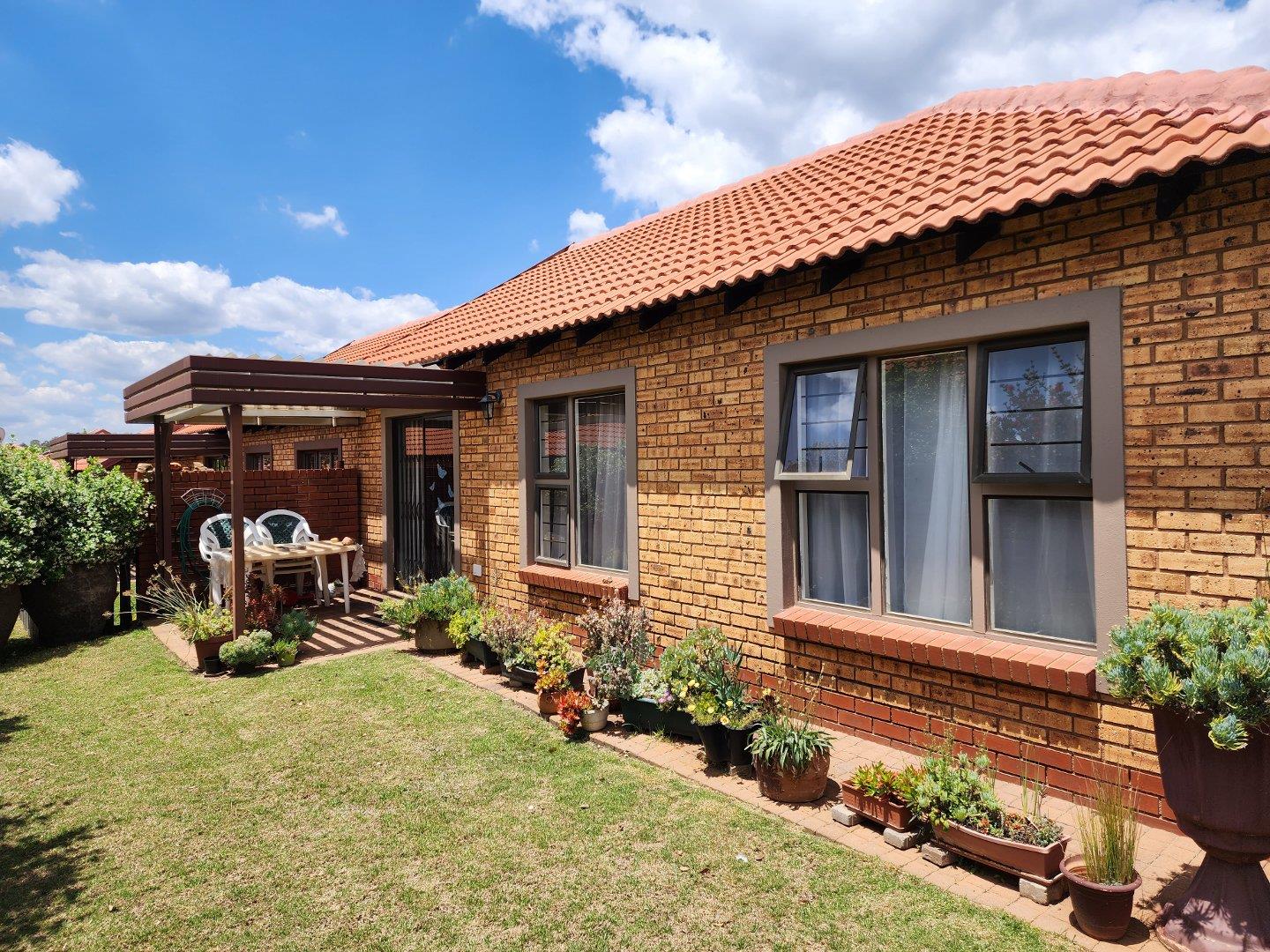 2 Bedroom Townhouse for sale in Willow Park Manor P24113508884