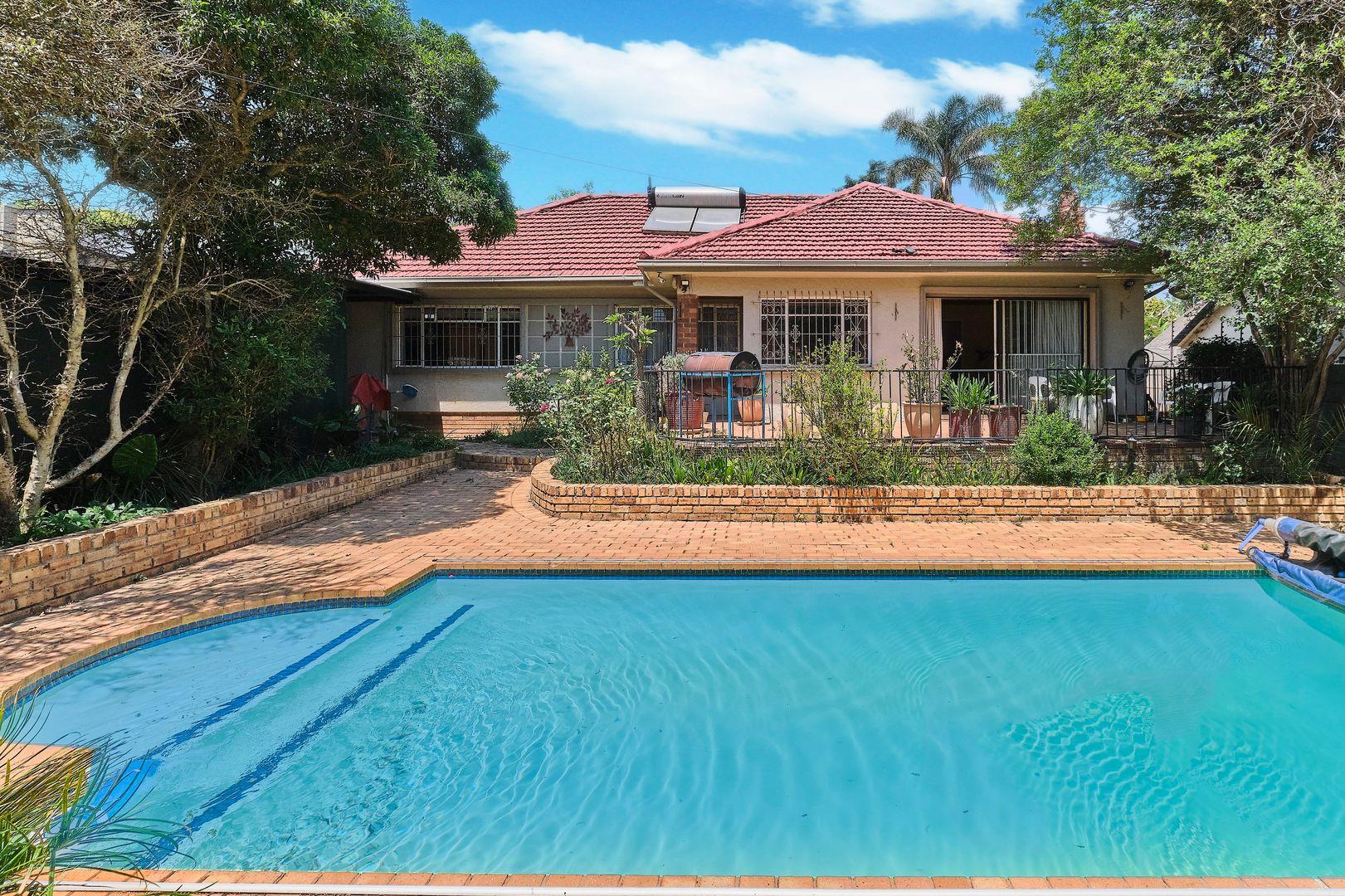 4 Bedroom House for sale in Linden 8 Cosmos P24113510372