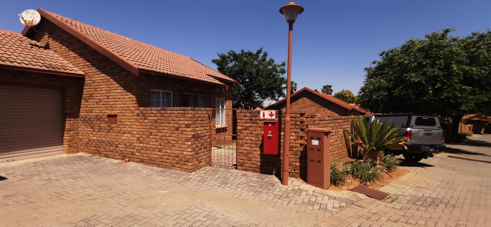 2 Bedroom Townhouse for sale in Amberfield 3012 Soothy Street