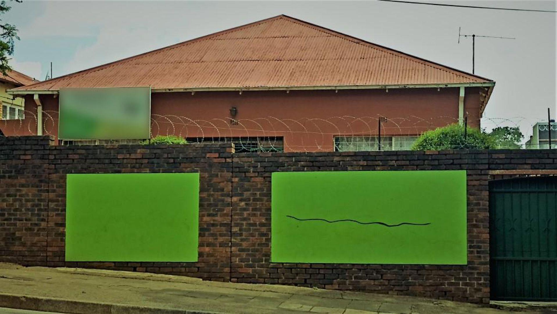 4 Bedroom House for sale in Yeoville P24112315109