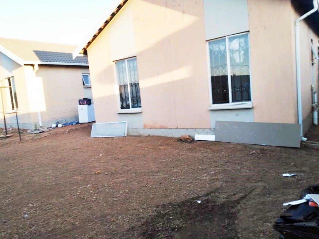 2 Bedroom House for sale in Savanna City P24113514438