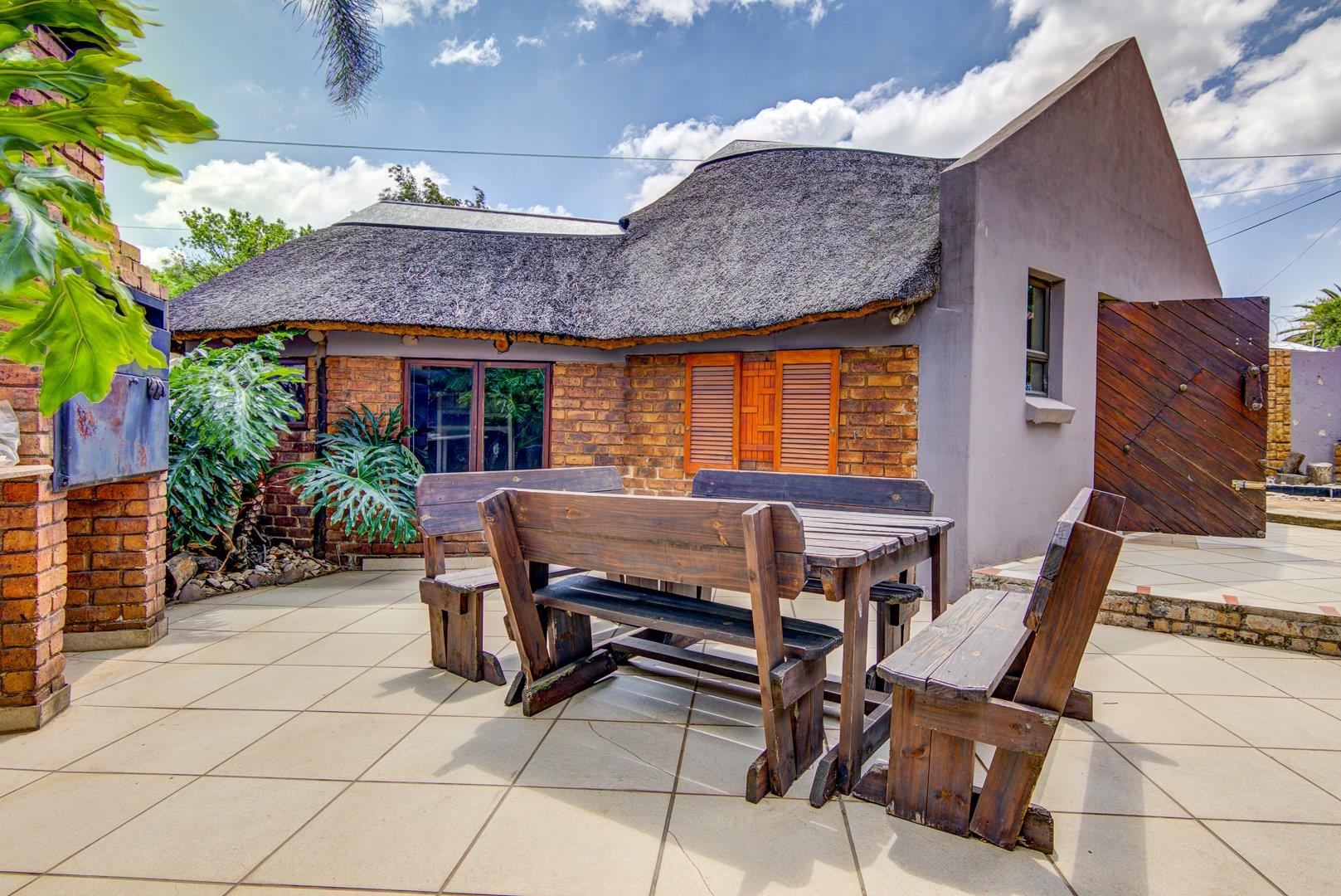 4 Bedroom House for sale in Kempton Park Ext 1 P24113514774