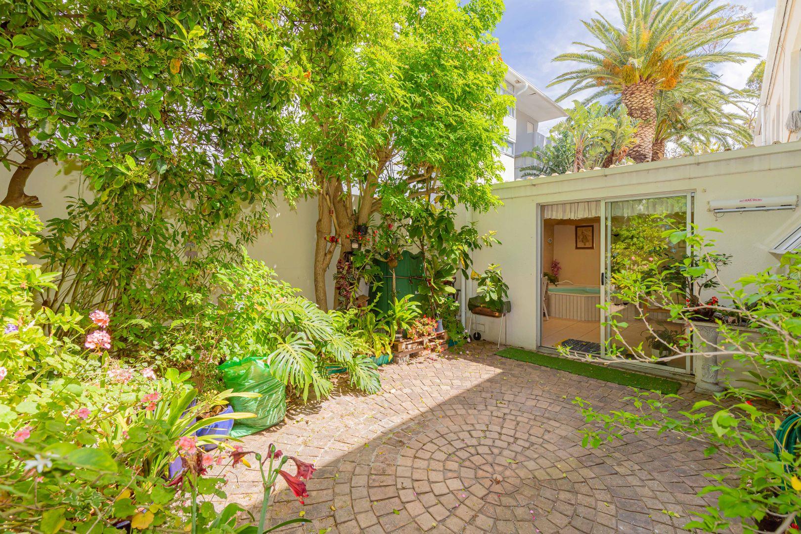 2 Bedroom Apartment / flat for sale in Green Point P24113515804