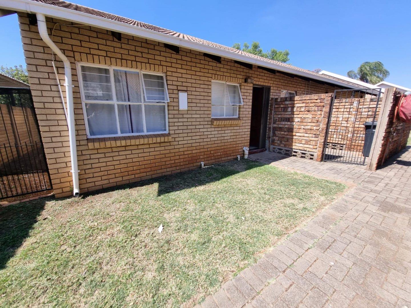 2 Bedroom House for sale in The Orchards P24113516630