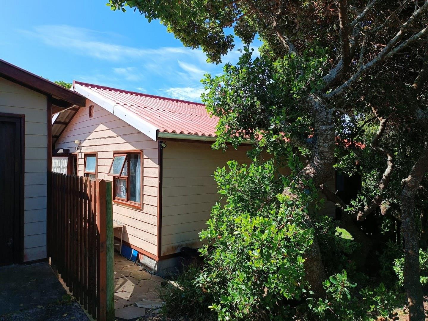 2 Bedroom House for sale in Kleinbaai 23 Steenbras Street P24113516980