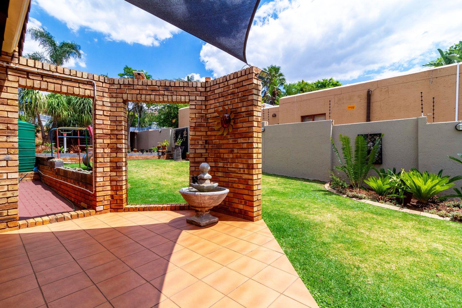 3 Bedroom House for sale in Little Falls P24113519324