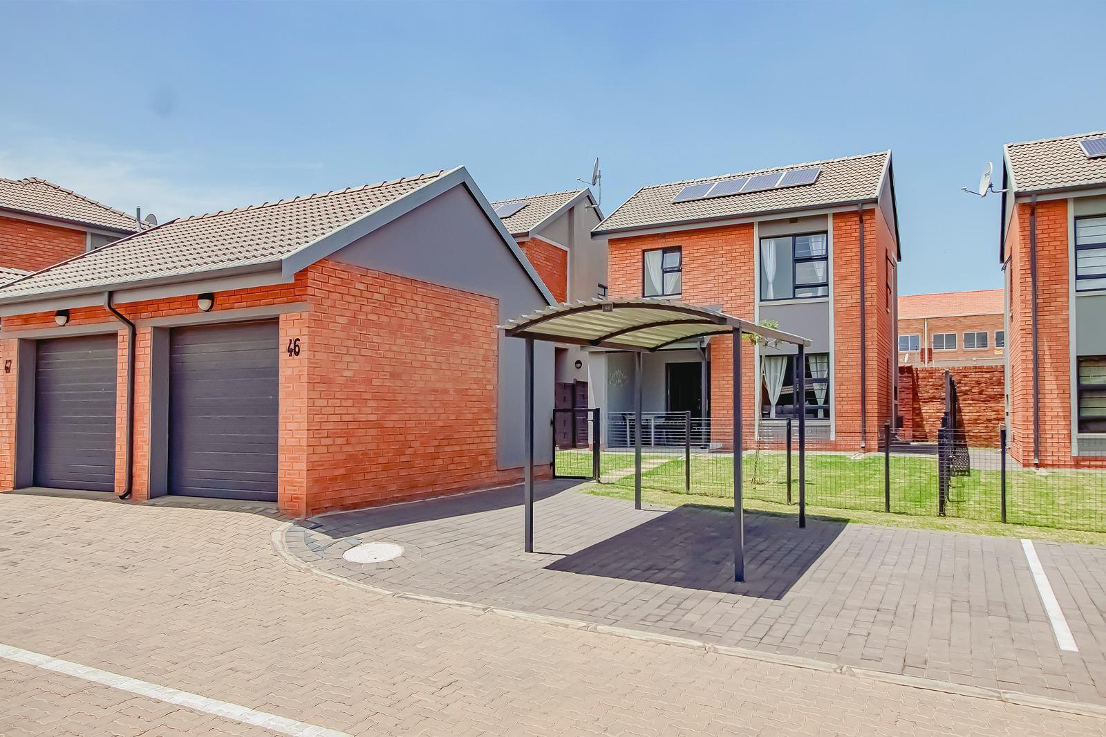 3 Bedroom Townhouse for sale in Zambezi Manor Lifestyle Estate P24