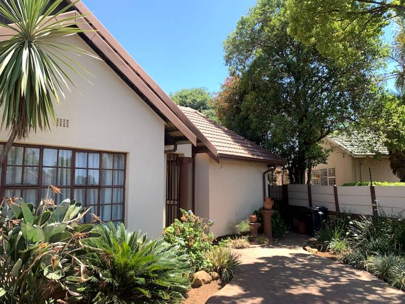 3 Bedroom House for sale in Brackendowns P24113522219