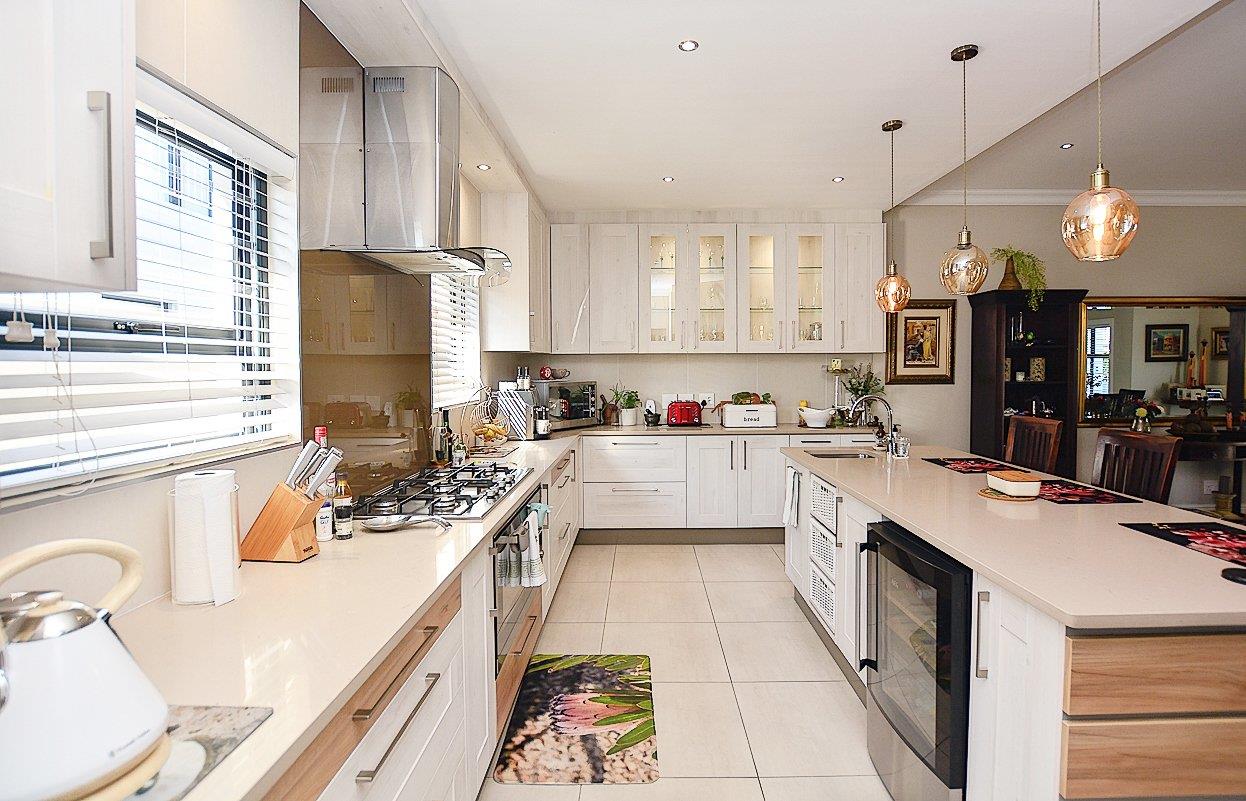 5 Bedroom House for sale in Sandown 65 Dorothea Drive Sandown P24