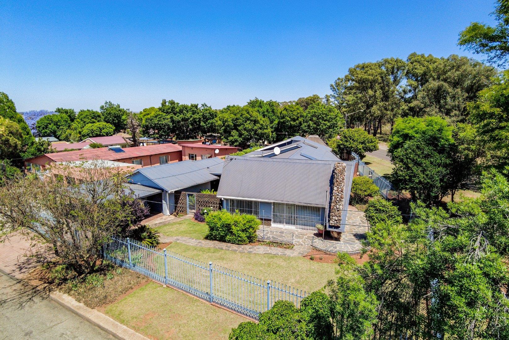 5 Bedroom House for sale in Valhalla P24113448026