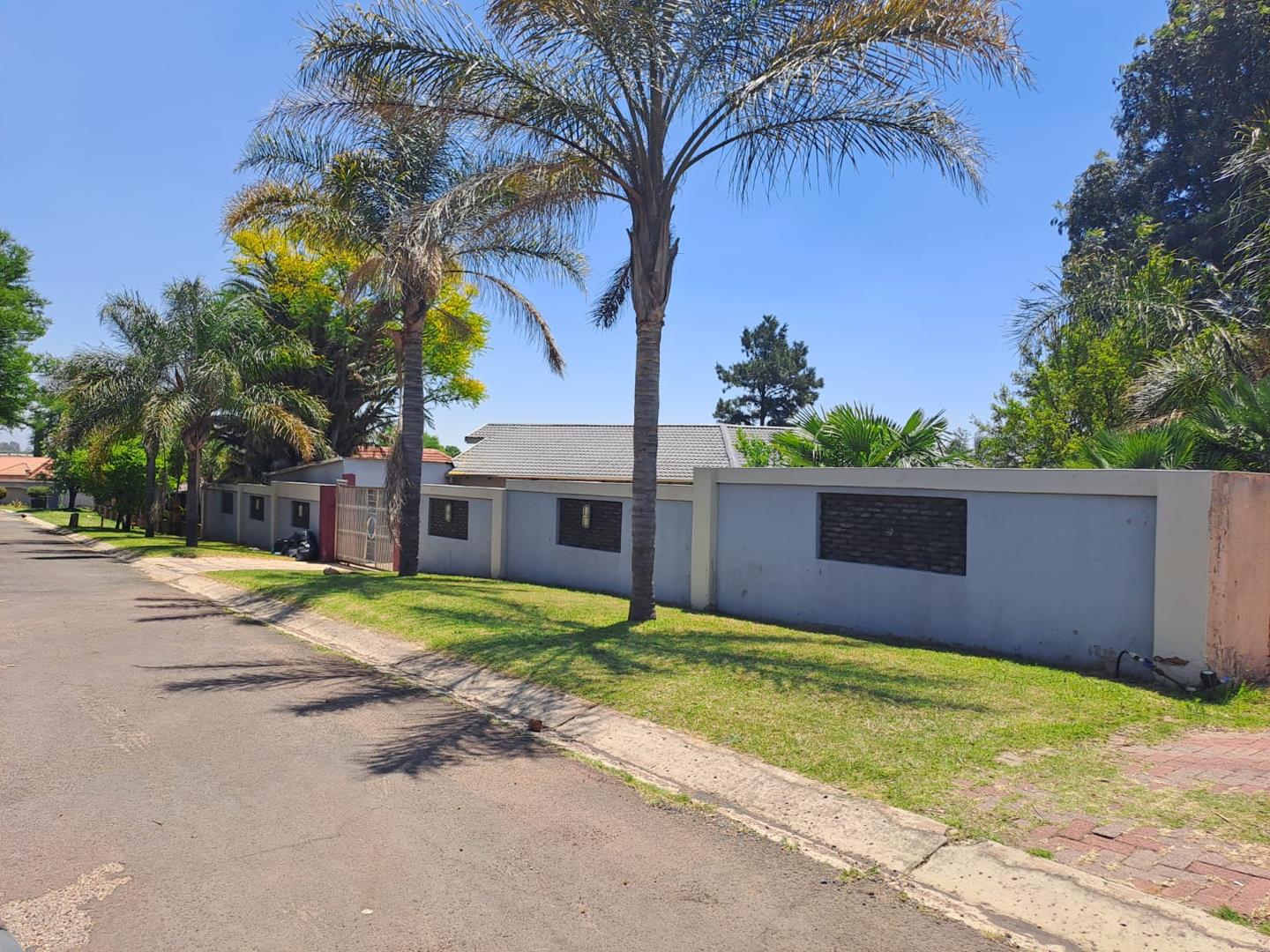 3 Bedroom House for sale in Die Heuwel P24113528597