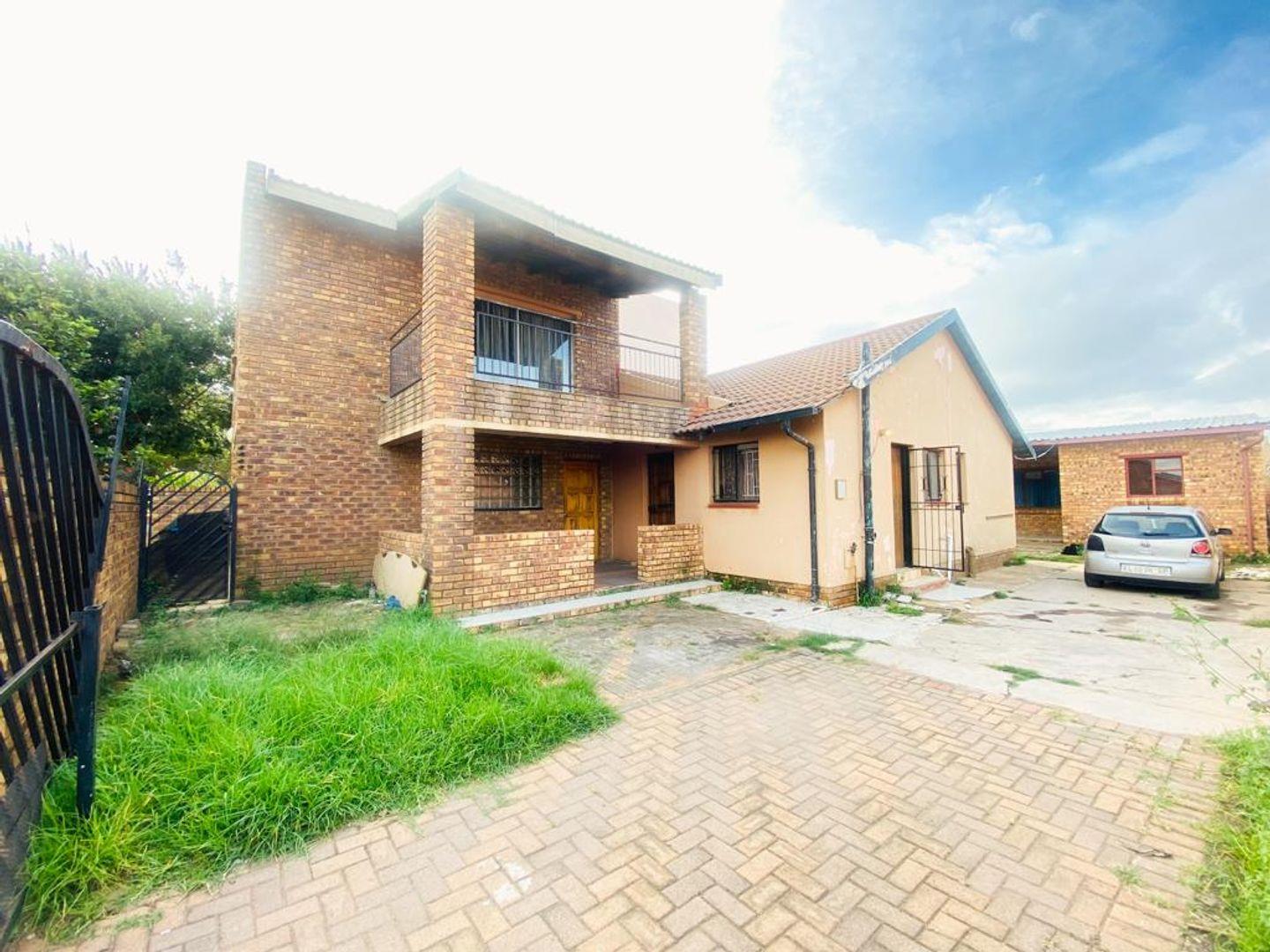 6 Bedroom House for sale in Delmore Park P24113529304