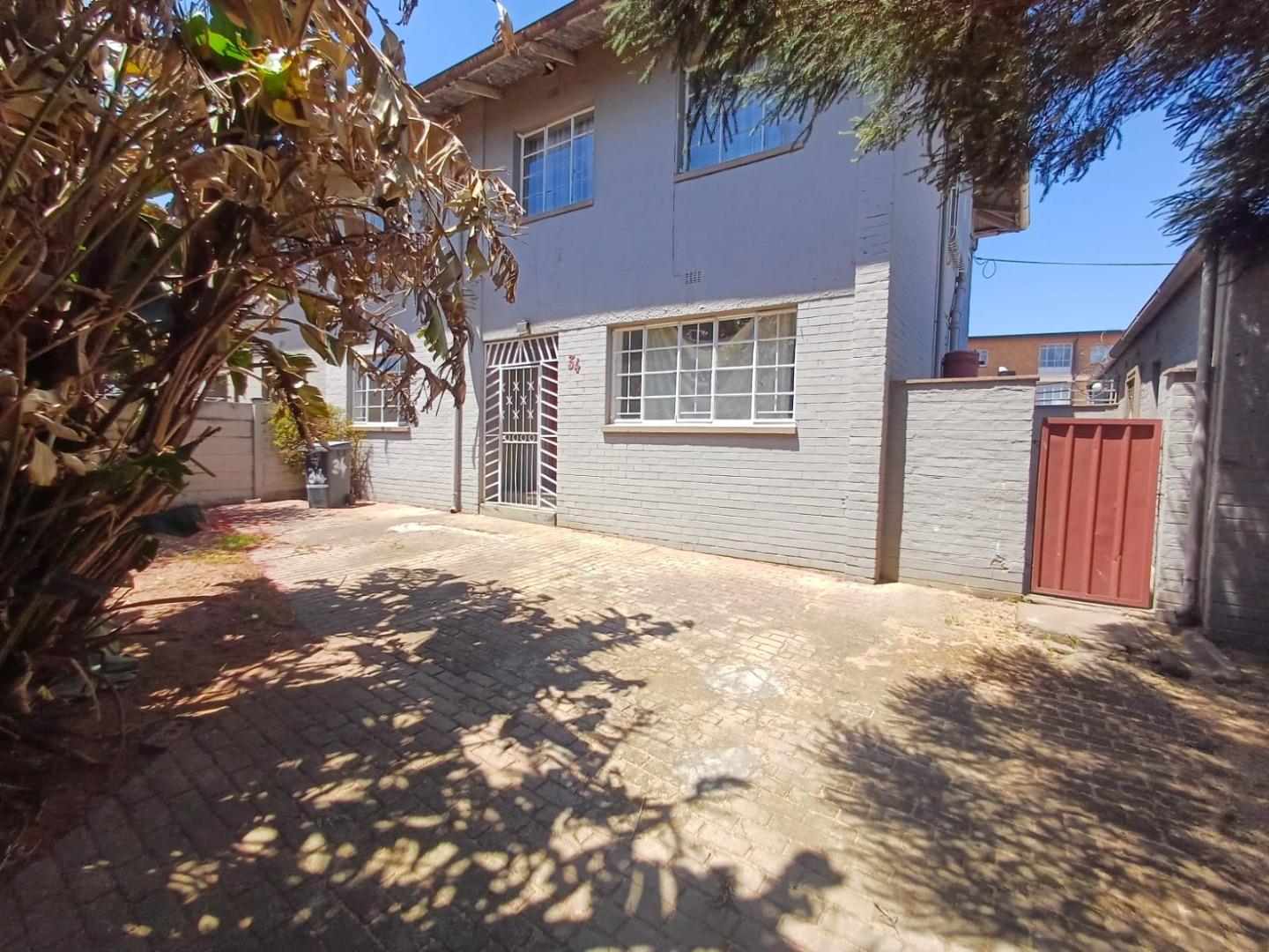 2 Bedroom House for sale in Crown Gardens P24112936005