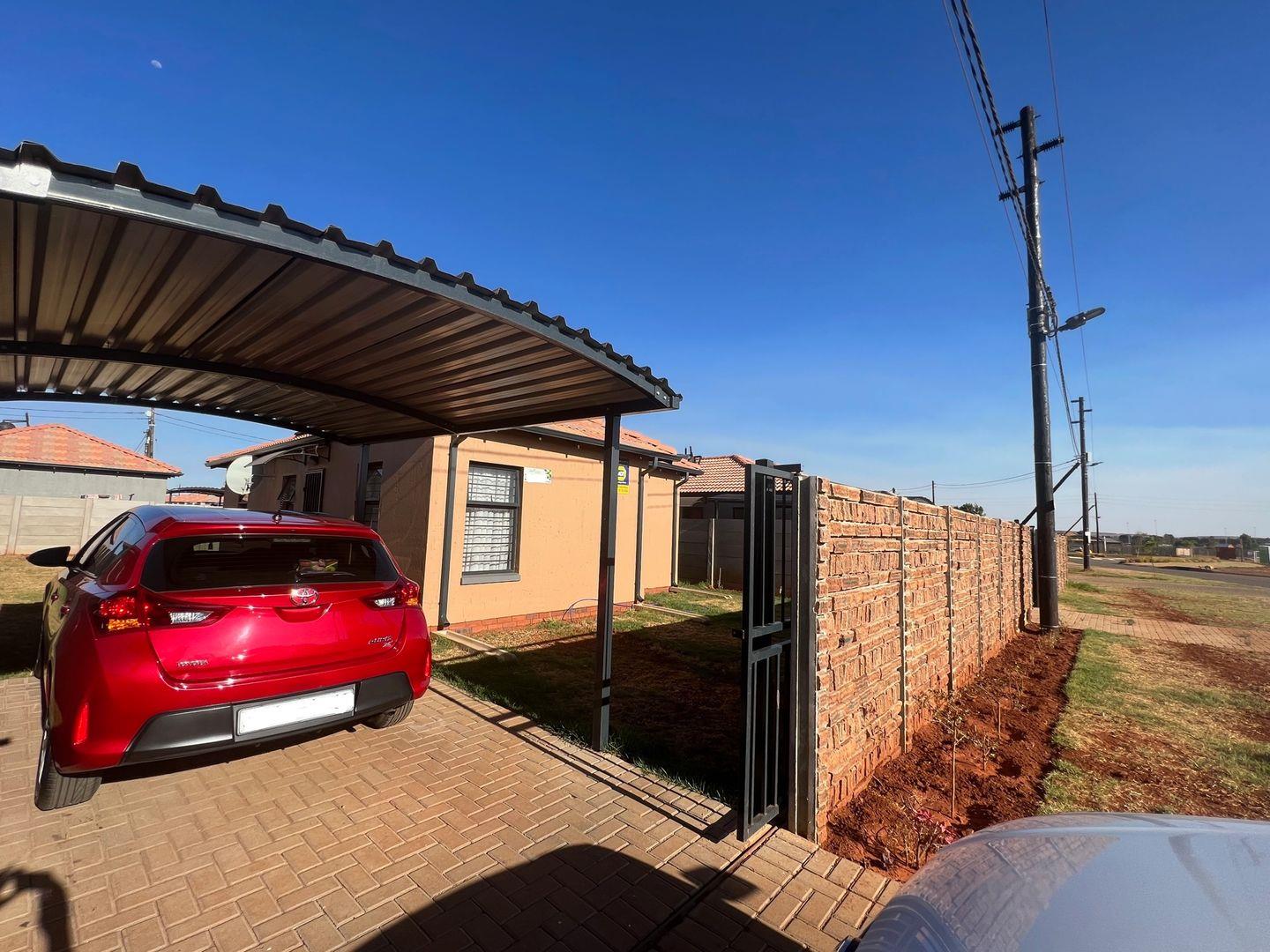 3 Bedroom House for sale in Protea Glen P24113529657