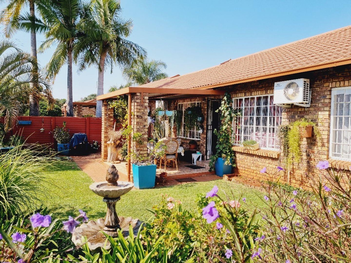 2 Bedroom Townhouse for sale in Sinoville P24113912393