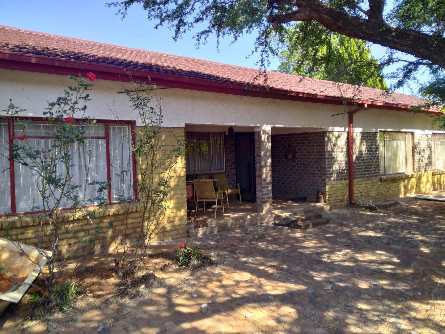 3 Bedroom House for sale in Schweizer Reneke P24113532368