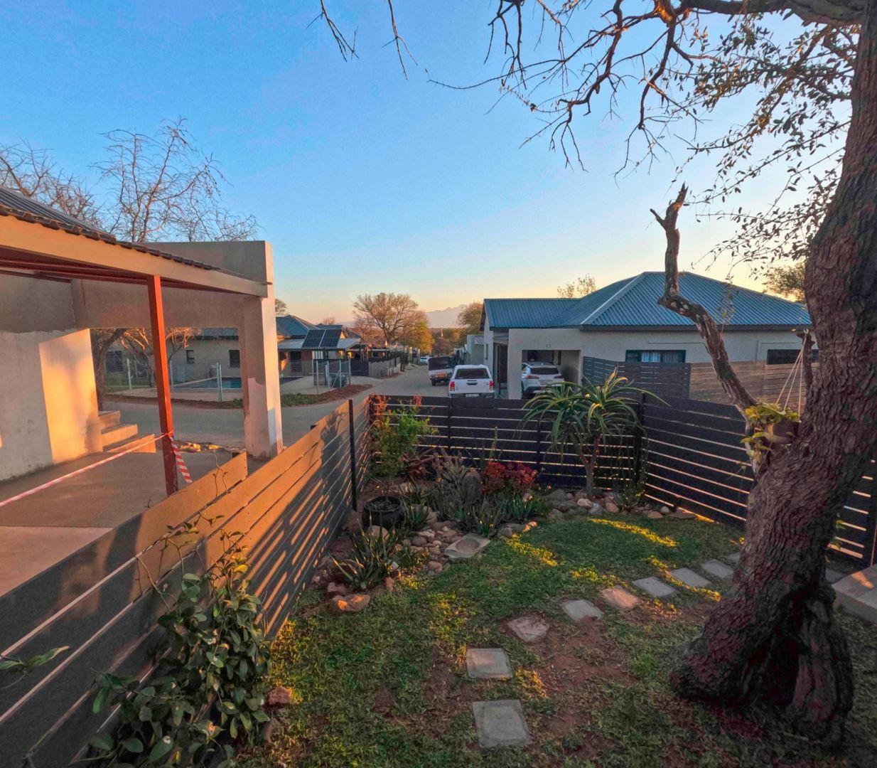 2 Bedroom House for sale in Hoedspruit 73 Zandsrpuit Valley P24