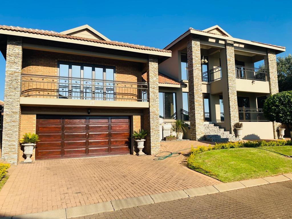 5 Bedroom House for sale in Roberts Estate P24113533703