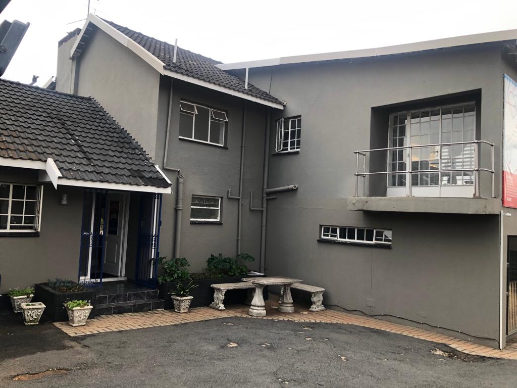 4 Bedroom House for sale in Mondeor P24113534486