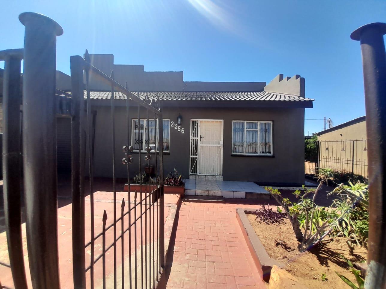 2 Bedroom House for sale in Kagiso P24113534745