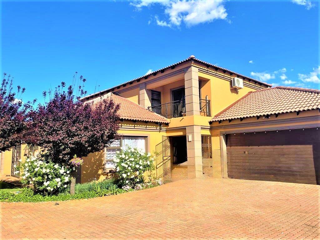 5 Bedroom House for sale in Van Der Hoff Park P24113534849