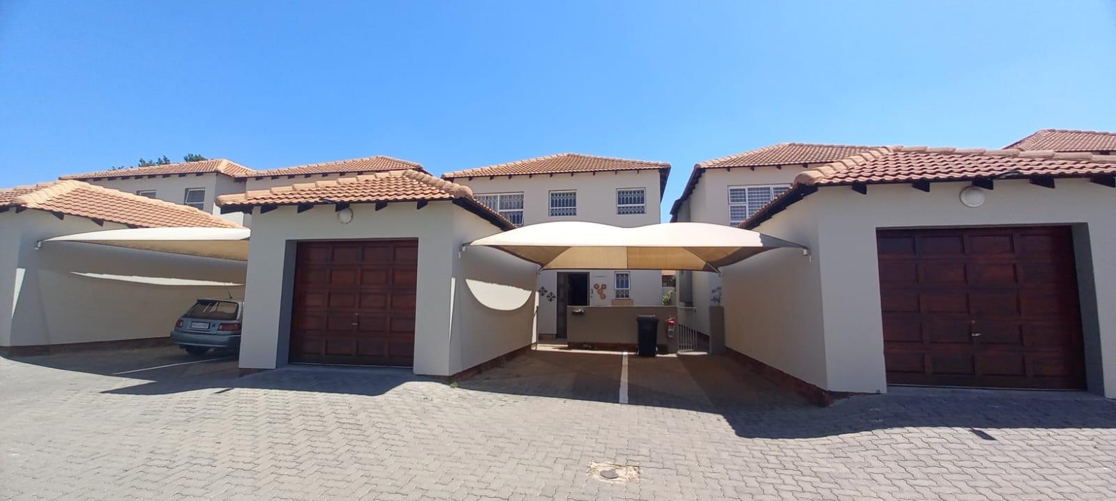 3 Bedroom Townhouse for sale in New Redruth P24112927162