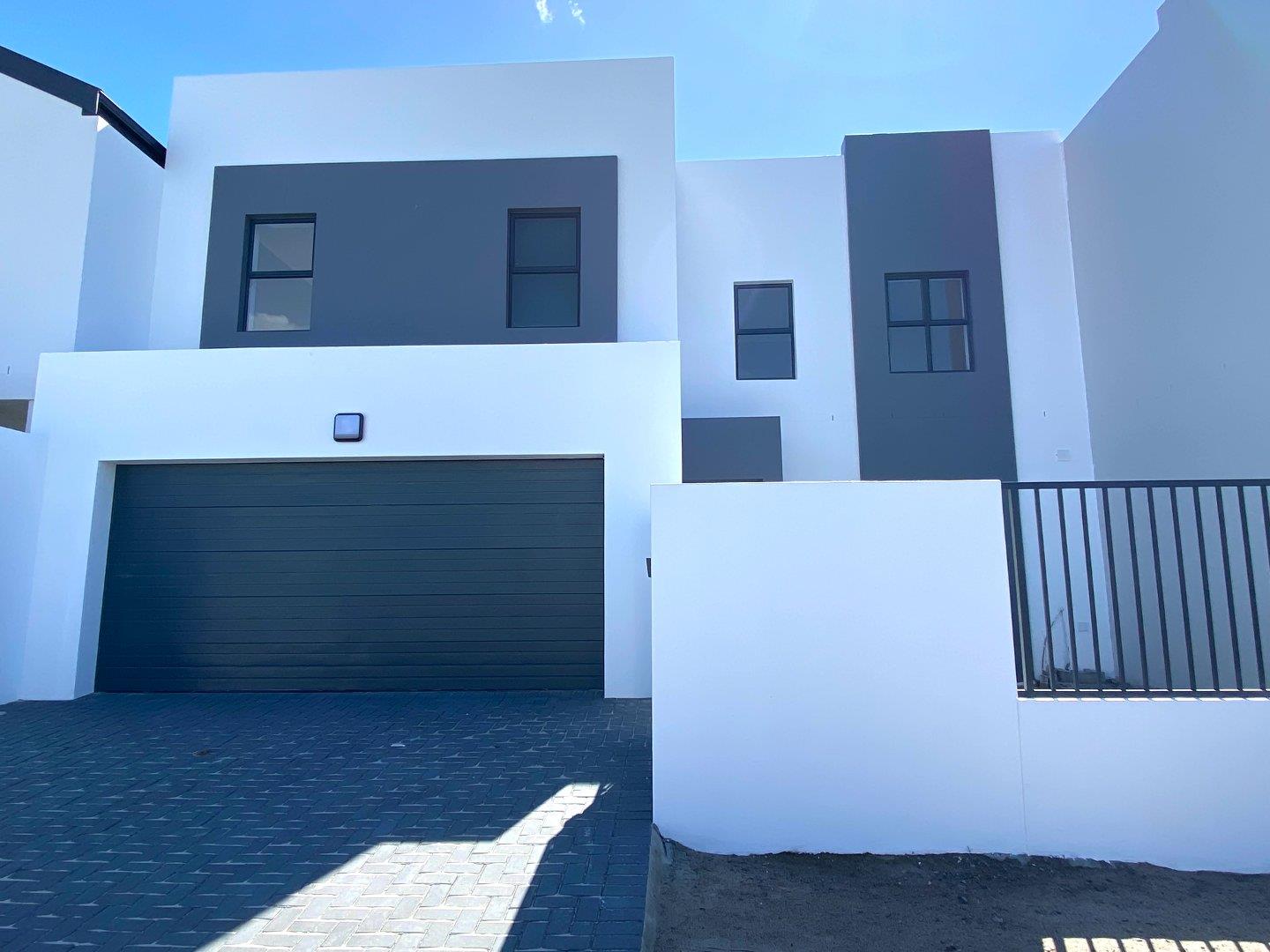 4 Bedroom House for sale in Sandown P24113536404