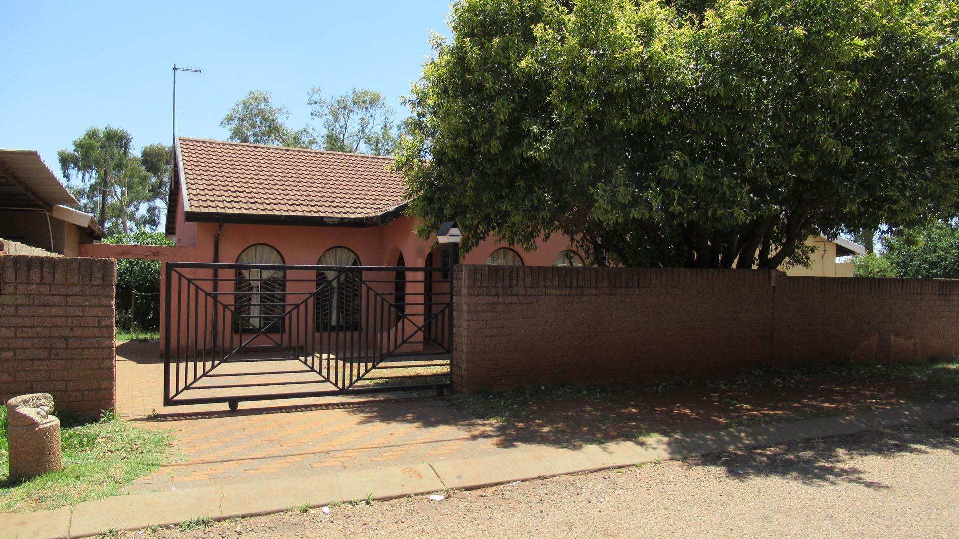 4 Bedroom House for sale in Ennerdale P24113537532