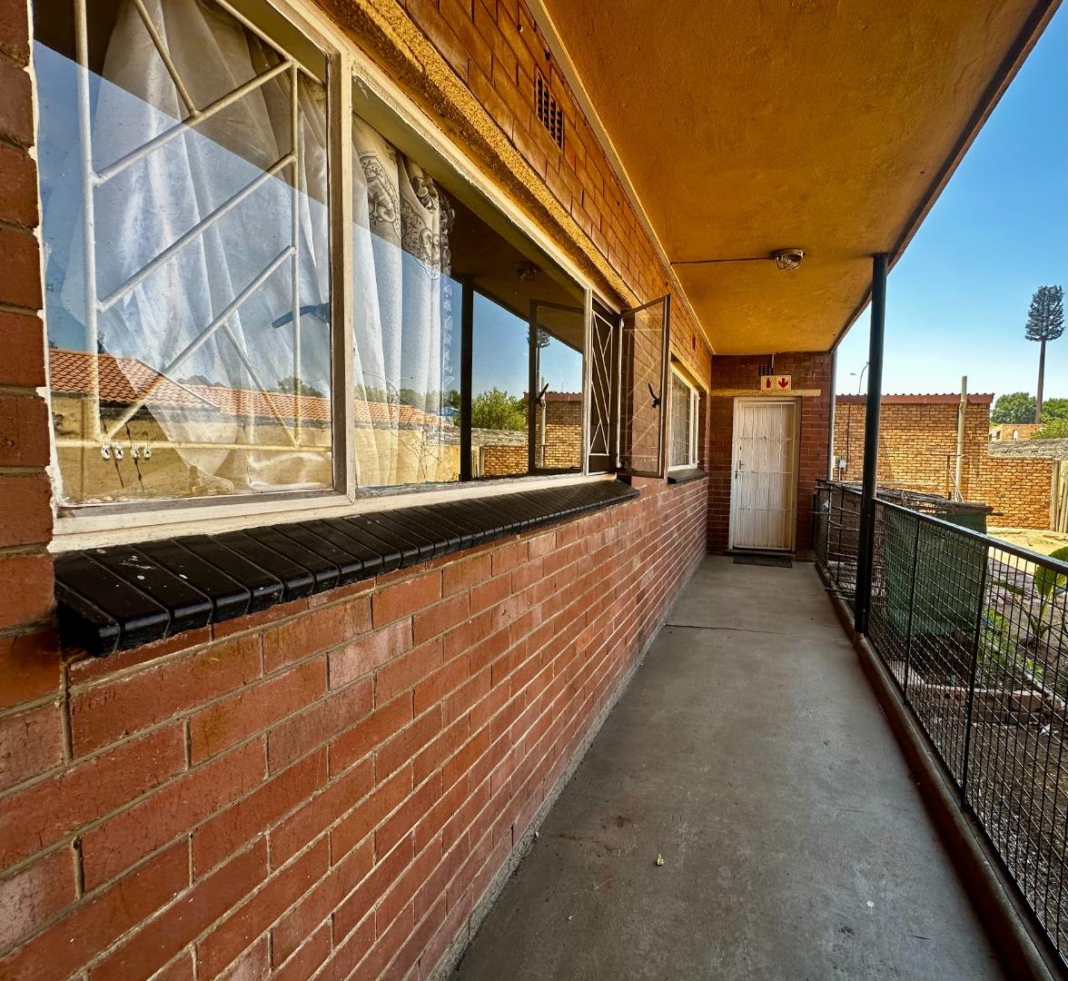 2 Bedroom Apartment / flat for sale in Southdale 50 Southdale Gardens