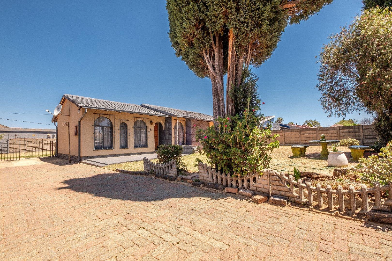 3 Bedroom House for sale in Mayberry Park P24113447628