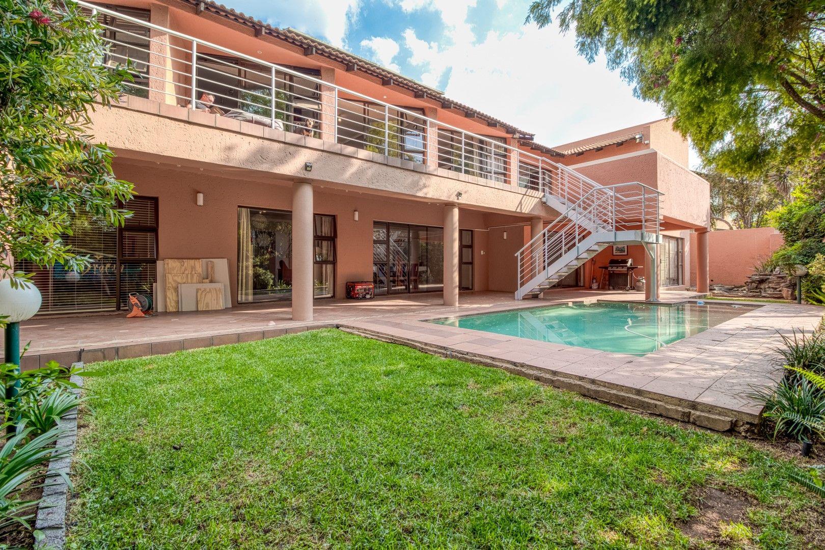 4 Bedroom House for sale in Lyndhurst P24113539532