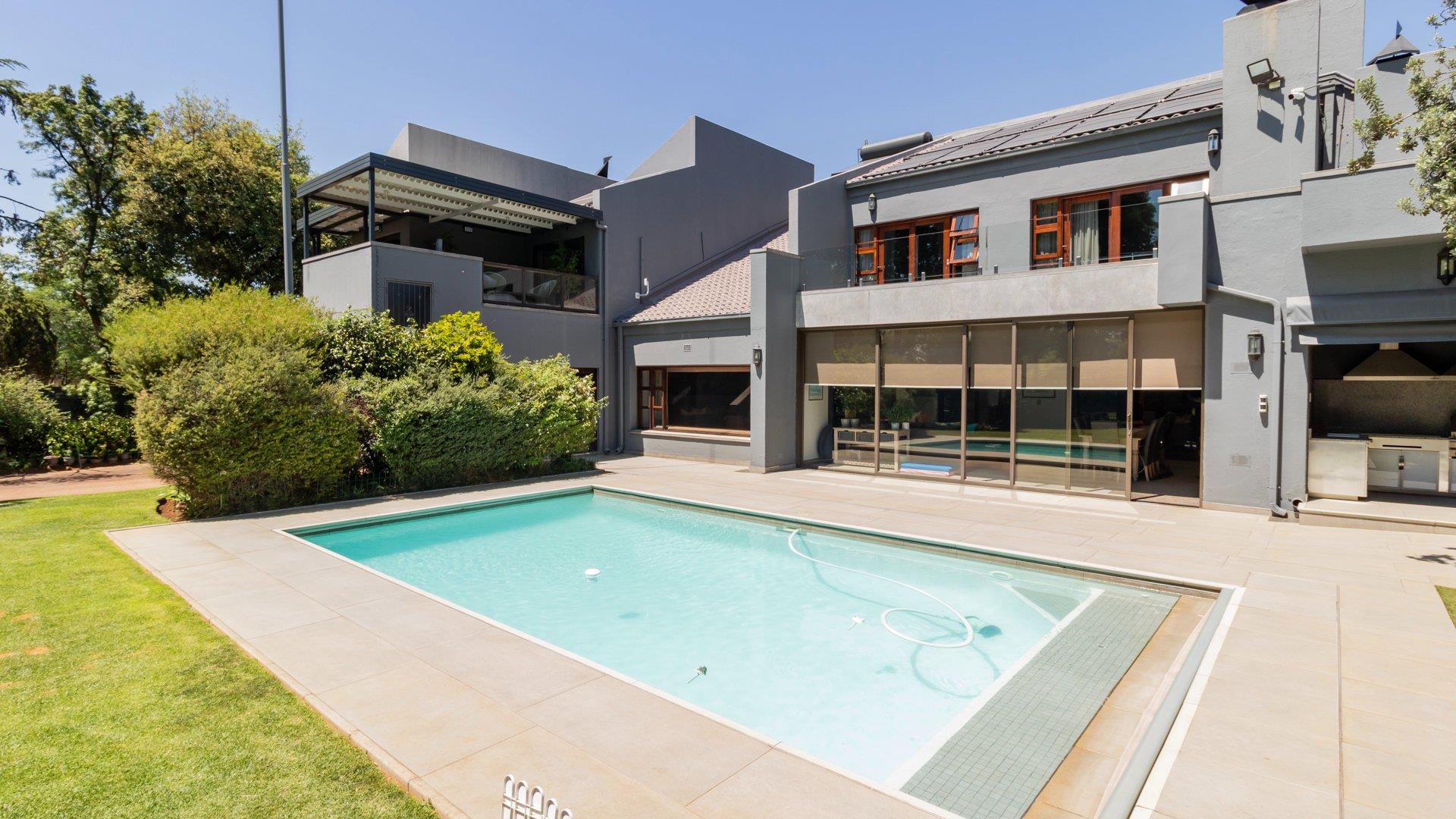 5 Bedroom House for sale in Lakefield P24113540901