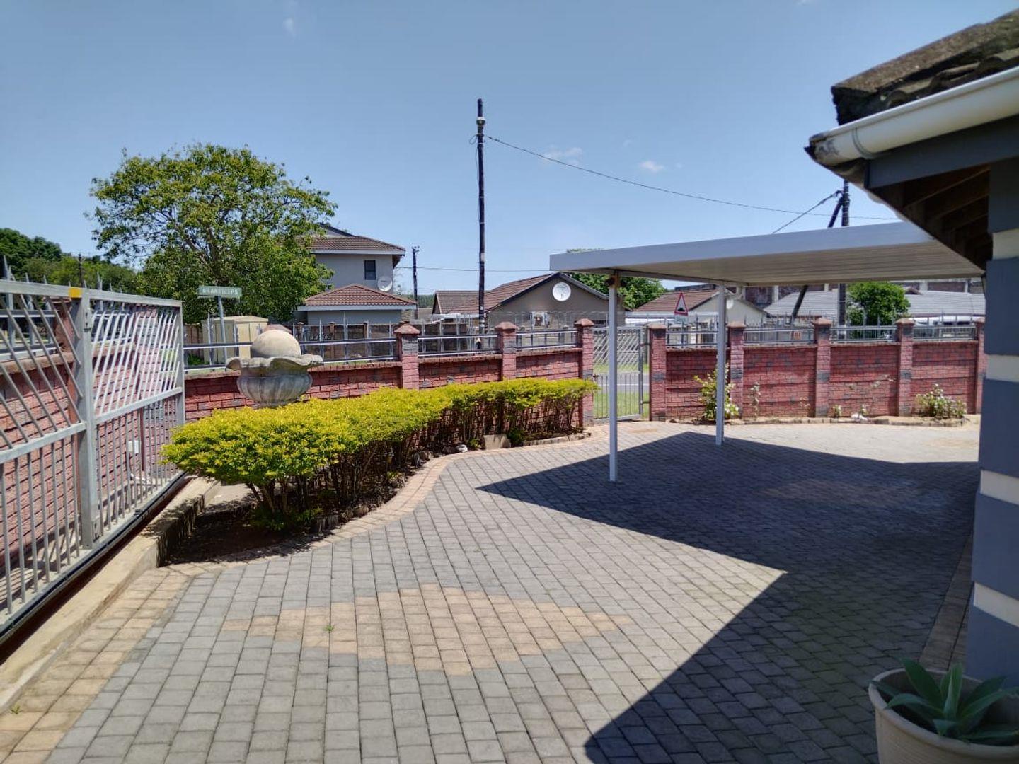 4 Bedroom House for sale in Brackenham P24113541190