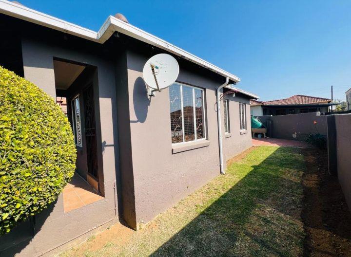 Cosmo City Property Townhouses for sale in Cosmo City