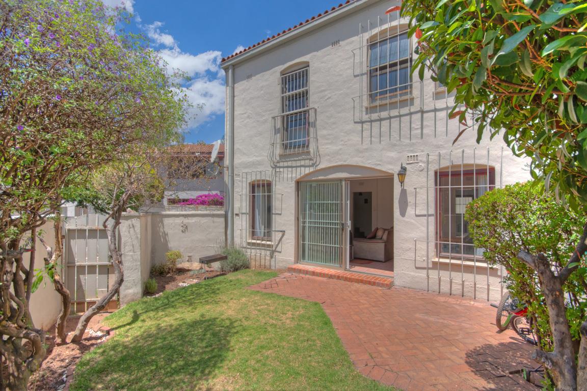 2 Bedroom Townhouse for sale in Corlett Gardens P24113545581