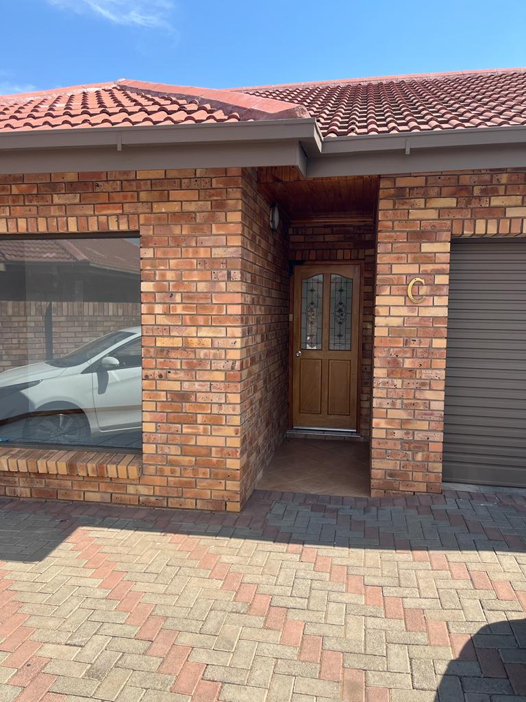 3 Bedroom Townhouse to rent in Minerva Gardens P24112557739