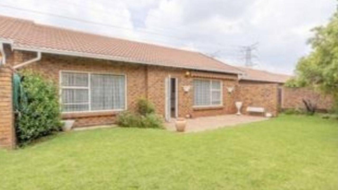 2 Bedroom Townhouse for sale in Edenvale Central 203 1st Avenue P24113546094