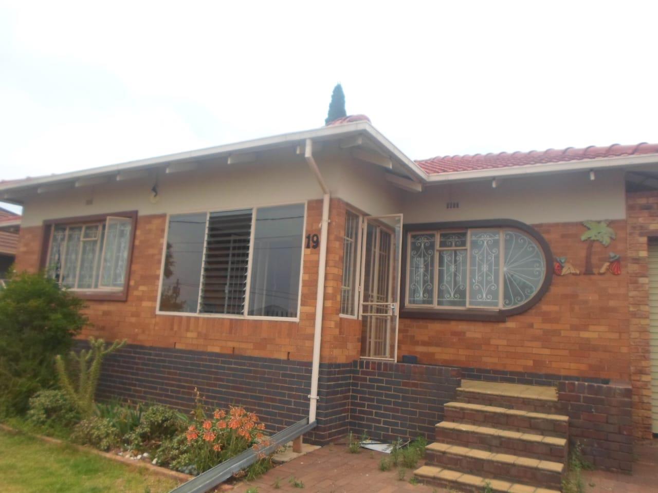 3 Bedroom House for sale in Symhurst P24113546203