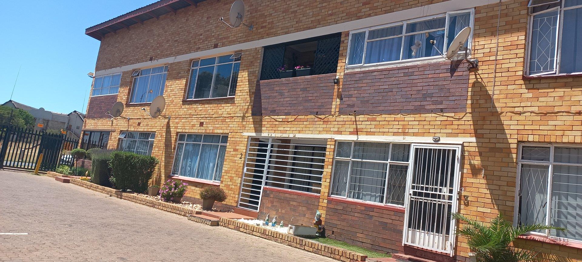 2 Bedroom Townhouse for sale in New Redruth P24113546791