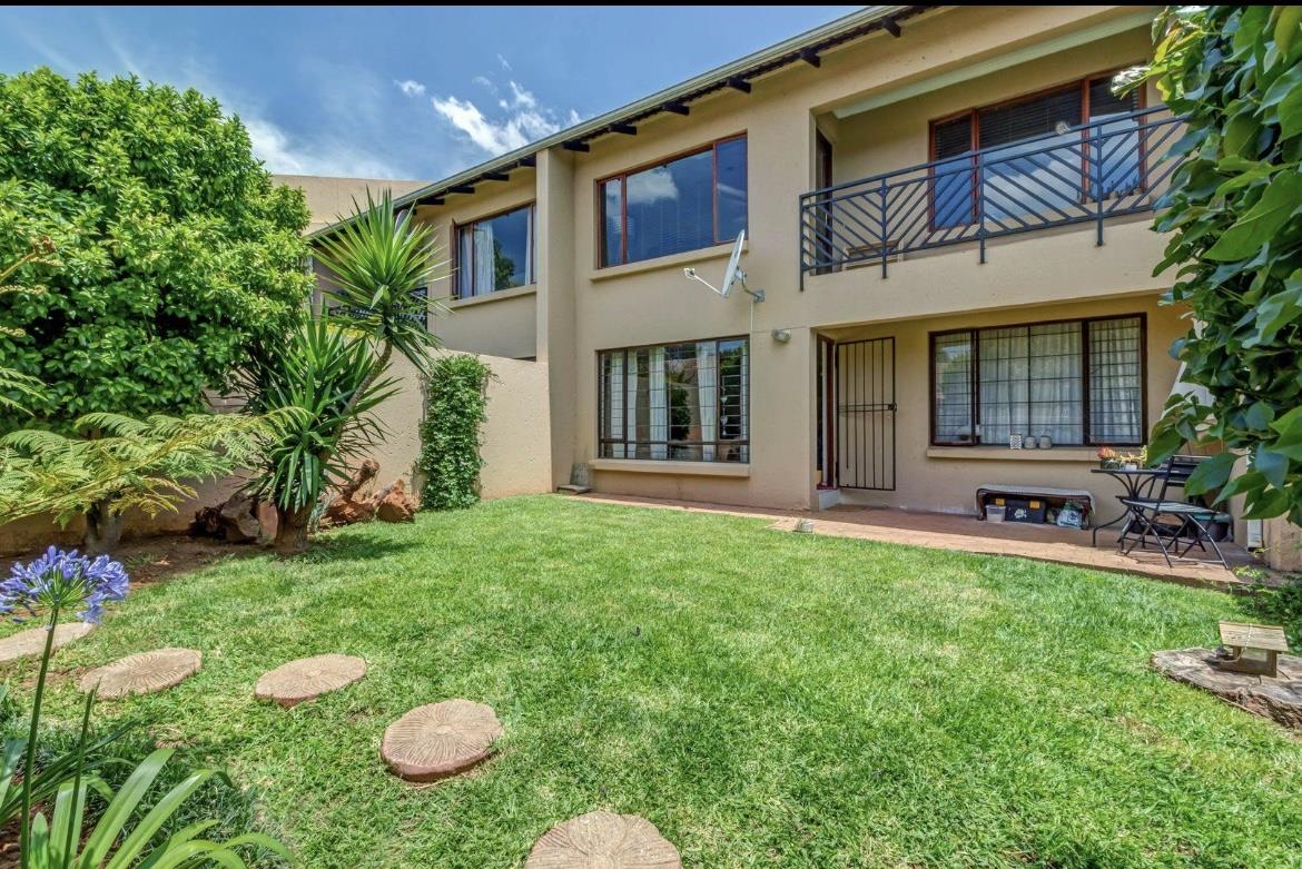 2 Bedroom Apartment / flat for sale in Fairland 32 Smit St P24113546638