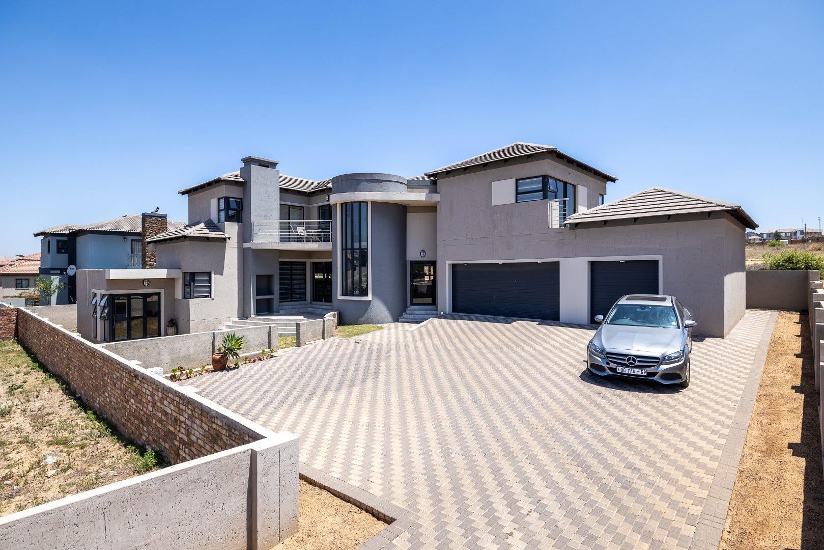 Blue Valley Golf Estate Property Property and houses for sale in Blue