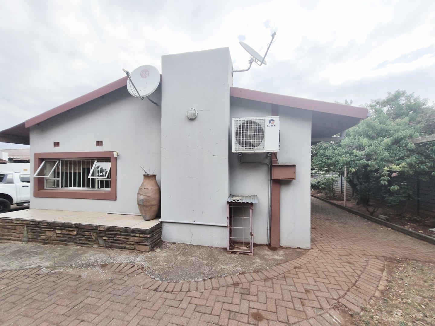 4 Bedroom House for sale in Wychwood P24113548155